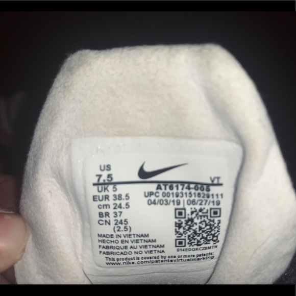 size 7.5 nike air max 270 react sneakers - Picture 3 of 3